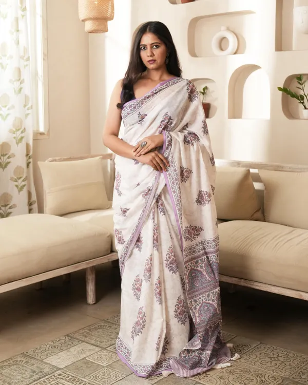 White_Cotton_Butta_Hblock_Print_Mul_Saree_With_Tassels_For_Women